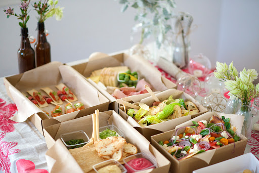 Online Food Delivery That Symbolizes Deliciousness And Speed
