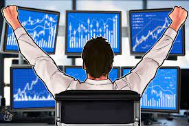 What are the advantages of selling futures contracts?