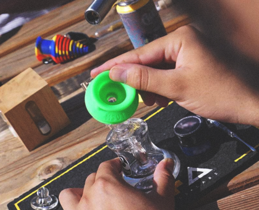 The way to very clear a bong easily