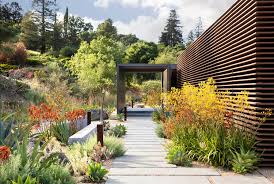 How Commercial Landscaping Boosts Your Company’s Image